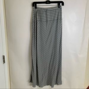 Maxi skirt size small K10